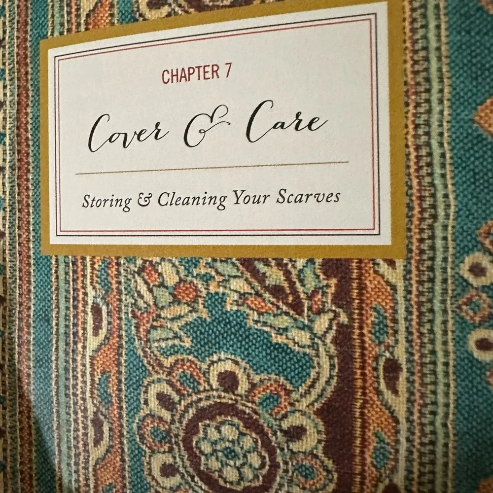 HOW to TIE a SCARF BOOK. Detailed pictures of 33 styles. Hermès ribbon bookmark. - Picture 9 of 14